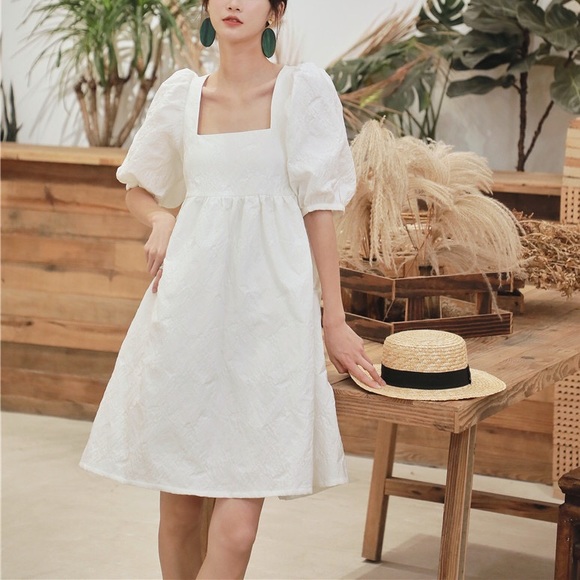 Dresses & Skirts - Voluminous Sleeves Squareneck Dress